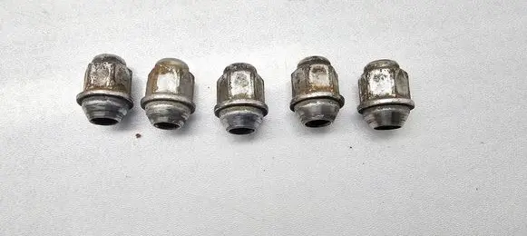 Toyota Avensis T270 Nuts/bolts 