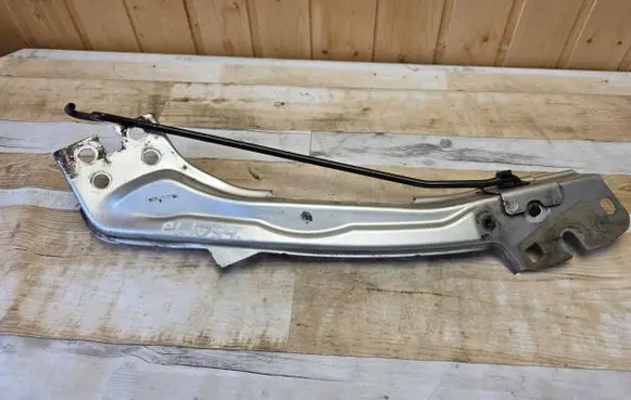 Headlight/headlamp mounting bracket