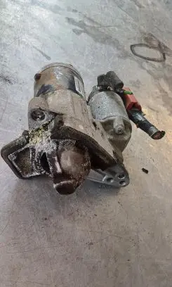 Nissan Qashqai Starter motor 233004979R