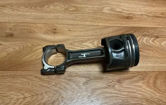 Renault Megane III Piston with connecting rod 7657H
