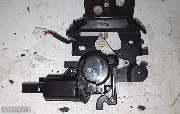Mazda 3 I Tailgate/trunk/boot lock/catch/latch