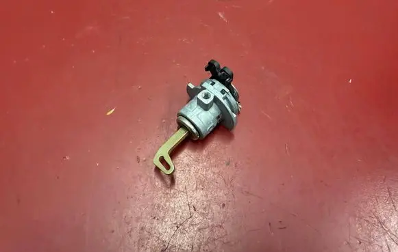 BMW X1 U11 Front door lock (next to the handle) 