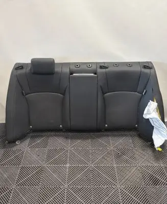 Lexus ES 300h (7th Gen) Rear seat