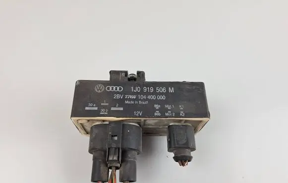 Volkswagen Polo V 6R Coolant fan relay 1J0919506M