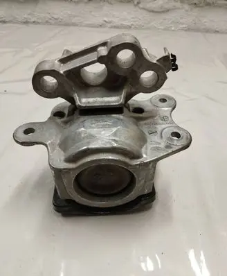 Land Rover Discovery Sport Engine mount bracket K8D27M121AE