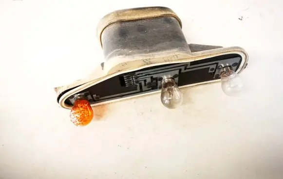 Renault Espace III Tail light bulb cover holder
