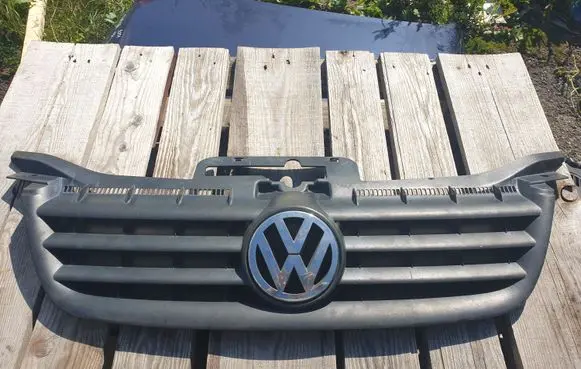 Volkswagen Touran I Front bumper upper radiator grill 1T0853651A