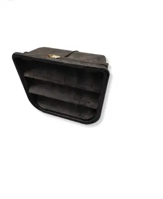 Volvo V70 Quarter panel pressure vent 9171001