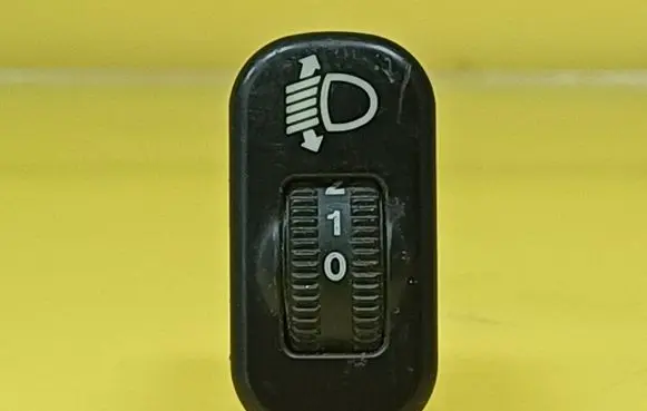 Mercedes-Benz Sprinter W901 W902 W903 W904 Headlight level height control switch 32200101