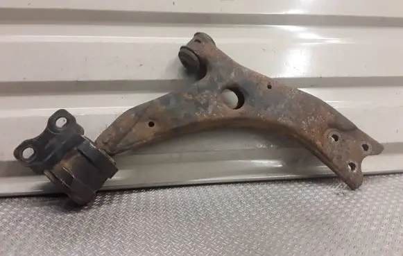 Ford C-MAX I Front lower control arm/wishbone 