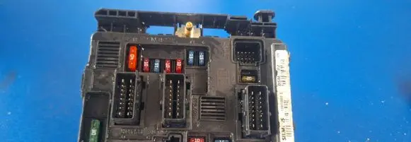 Peugeot 308 Fuse module 118470002p
