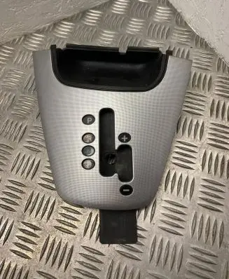 Hyundai Tucson JM Gear shifter surround trim plastic 846512E600