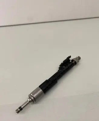 BMW X5 F15 Fuel injector 0261500172 7639994