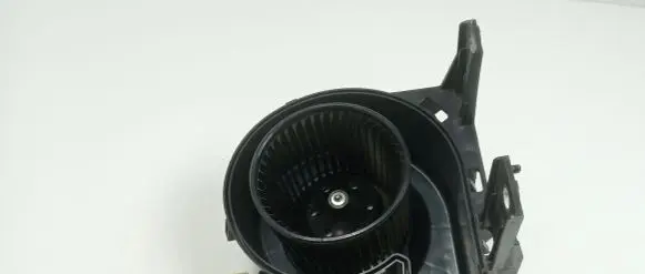 Toyota Yaris Hybrid/electric vehicle battery fan G923052040 M1427