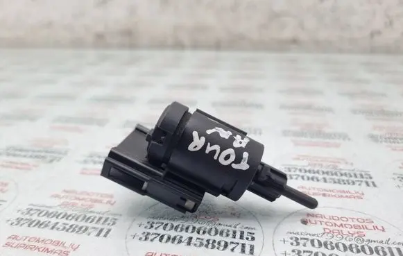 Volkswagen Touran I Brake pedal sensor switch 3B0945511C