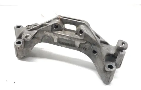 Peugeot 308 Engine mounting bracket 9813582980