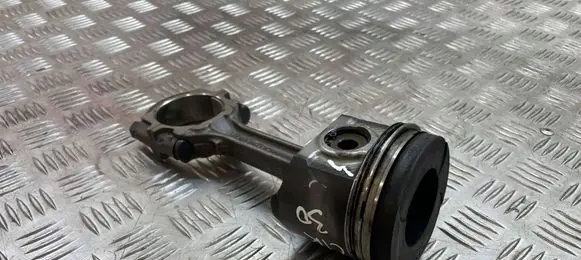 Nissan X-Trail T30 Piston with connecting rod