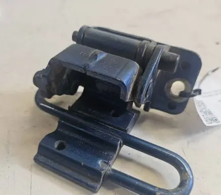 Audi A4 S4 B6 8E 8H Front door lower hinge 8E0831412