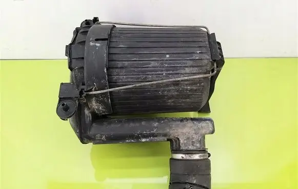 Volkswagen Transporter - Caravelle T4 Air filter box 074129618A