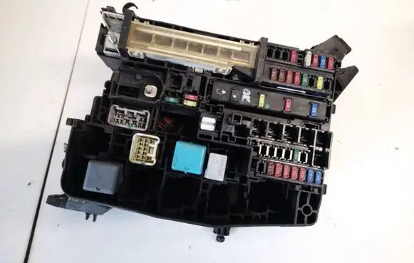 Toyota Auris 150 Fuse box set 7233r0a1