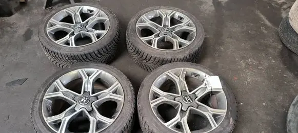 KIA Stinger R18 alloy rim 