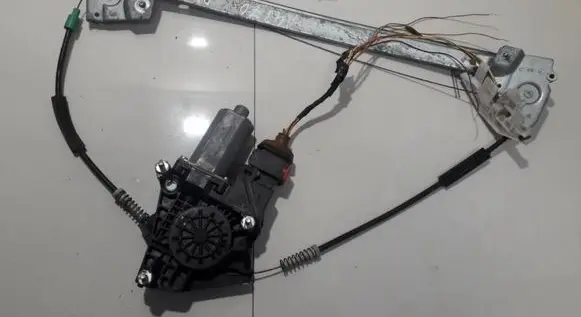 Peugeot 406 Front door window regulator motor 0130821674 111169-xxx