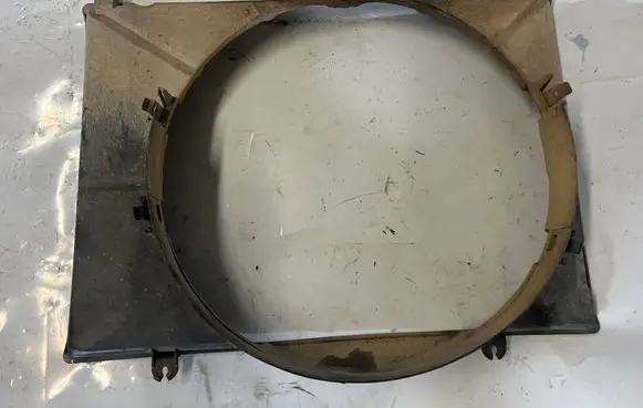 Mitsubishi Montero Radiator cooling fan shroud 