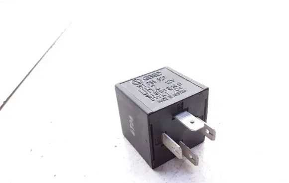 Volkswagen Golf II Hazard warning light relay 191955529