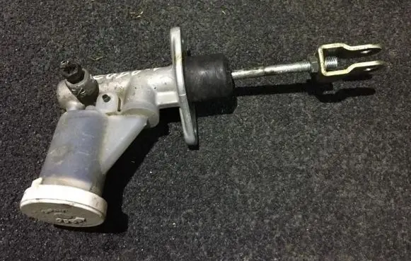 Mitsubishi Carisma Clutch master cylinder