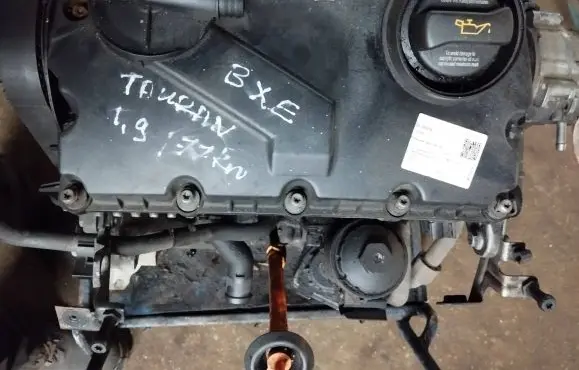Volkswagen Touran I Engine BXE02662