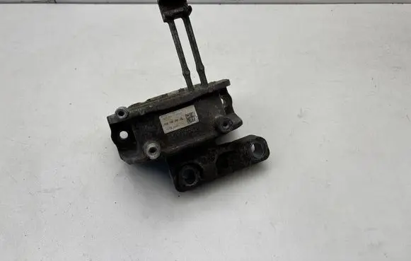 Engine mount bracket