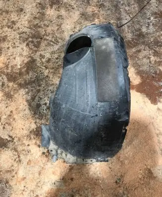 Front wheel arch liner splash guards