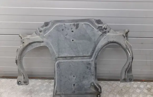 Mercedes-Benz CLS C218 X218 Gearbox bottom protection A2125243130