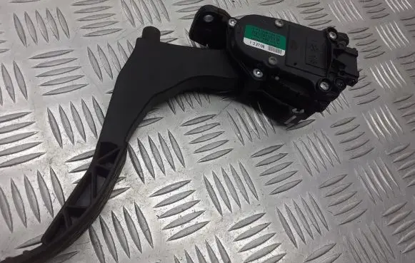 Skoda Octavia Mk1 (1U) Accelerator throttle pedal 6Q1721503M