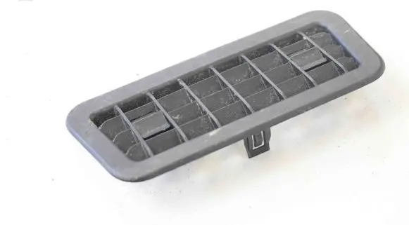 Quarter panel pressure vent