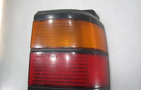 Volkswagen PASSAT B3 Rear/tail lights 333945112