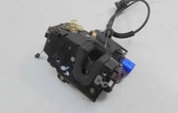 Volkswagen Polo IV 9N3 Front door lock 3B1837015AM