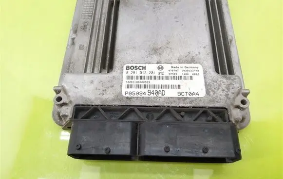 Dodge Caliber Engine control unit/module 0281013201