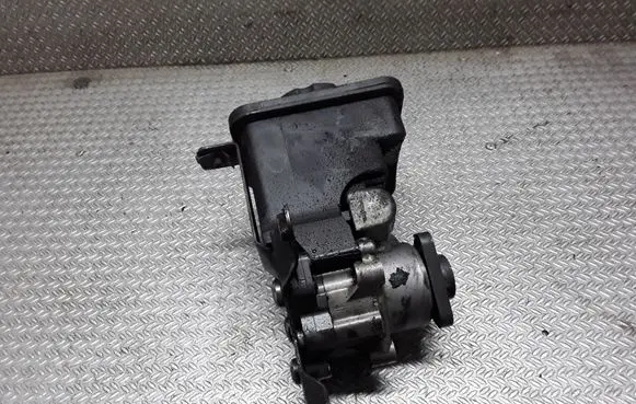 BMW 5 E60 E61 Power steering pump 7693974101