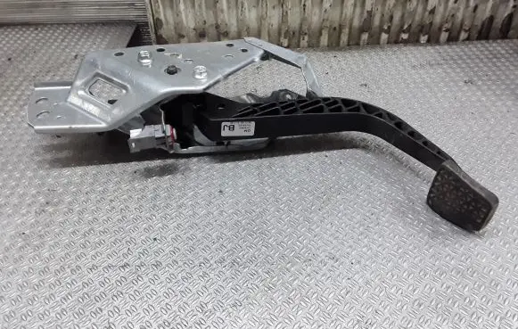 Opel Zafira B Clutch pedal 13192503