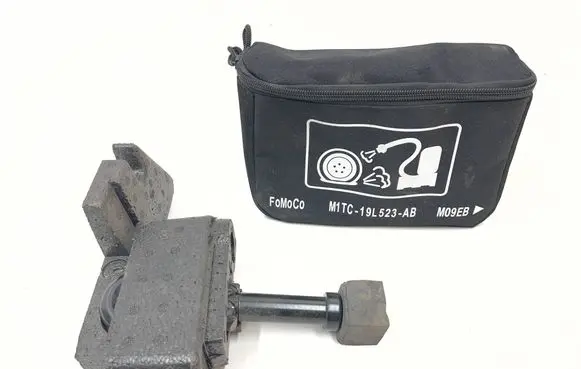 Ford Puma Tire air pump compressor M1TC19L523AB M09EB