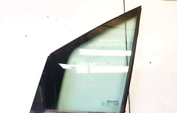 Citroen C8 Front door vent window glass four-door dot39as2m34