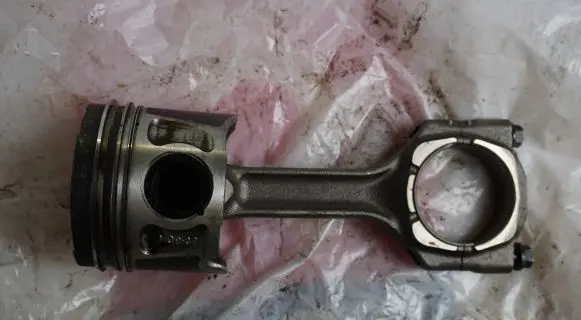 Saab 9-3 Ver2 Piston with connecting rod 93166891