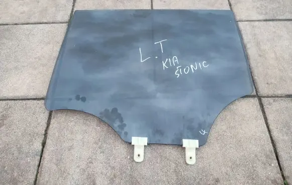 KIA Stonic Rear door window glass