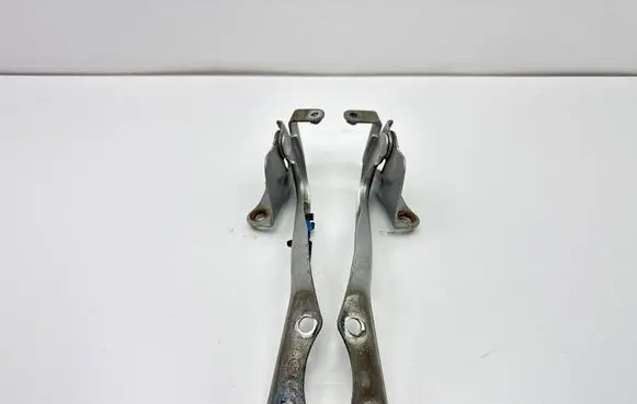 Toyota Auris 150 Engine bonnet/hood hinges