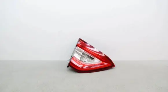 Maserati Levante Tailgate rear/tail lights 067010087001