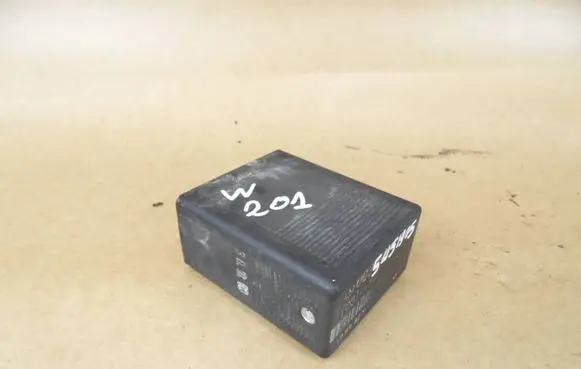 Mercedes-Benz 190 W201 Fuel pump relay 0035451905 898177