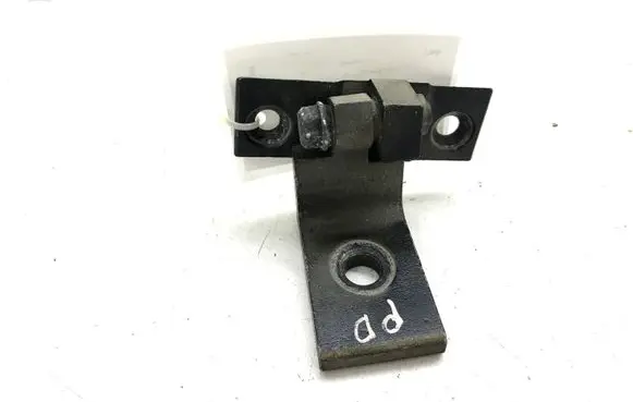 BMW 5 E60 E61 Front door upper hinge 7068074