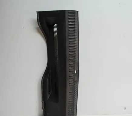 Trunk/boot sill cover protection