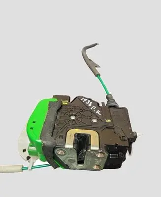 Hyundai i40 Front door lock 813103Z030